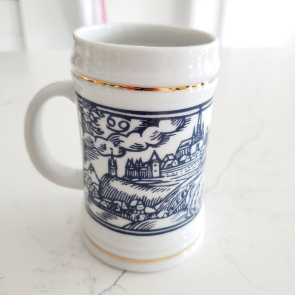 Rare Vintage 1831 HOLLOHAZA HUNGARY PORCELAIN Miniature Beer Mug Gold Trim - Picture 1 of 6